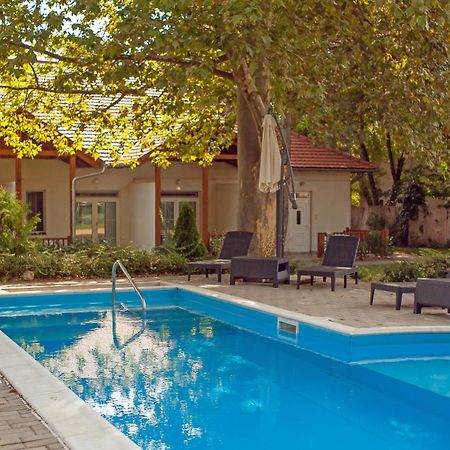 Hotel Platan Zamárdi Екстериор снимка