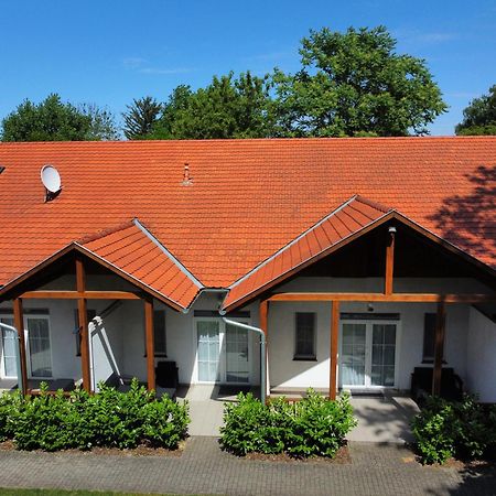 Hotel Platan Zamárdi Екстериор снимка