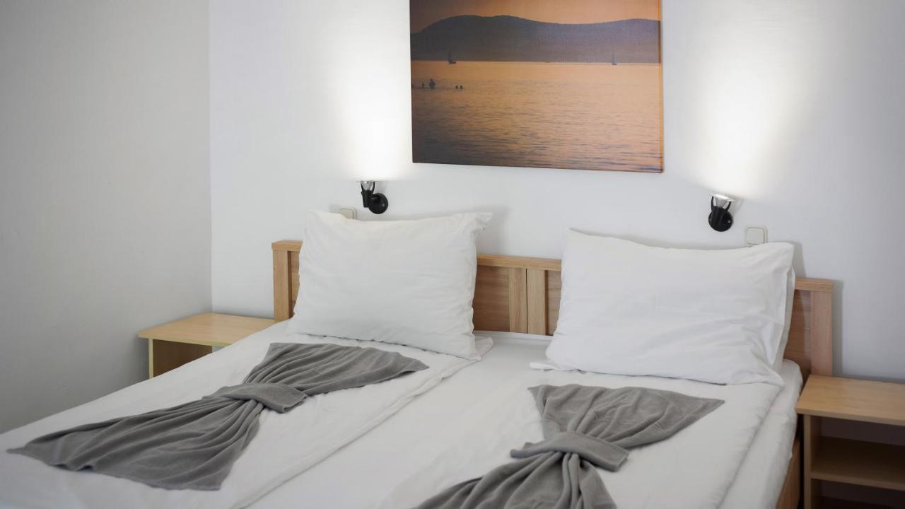 Hotel Platan Zamárdi Екстериор снимка