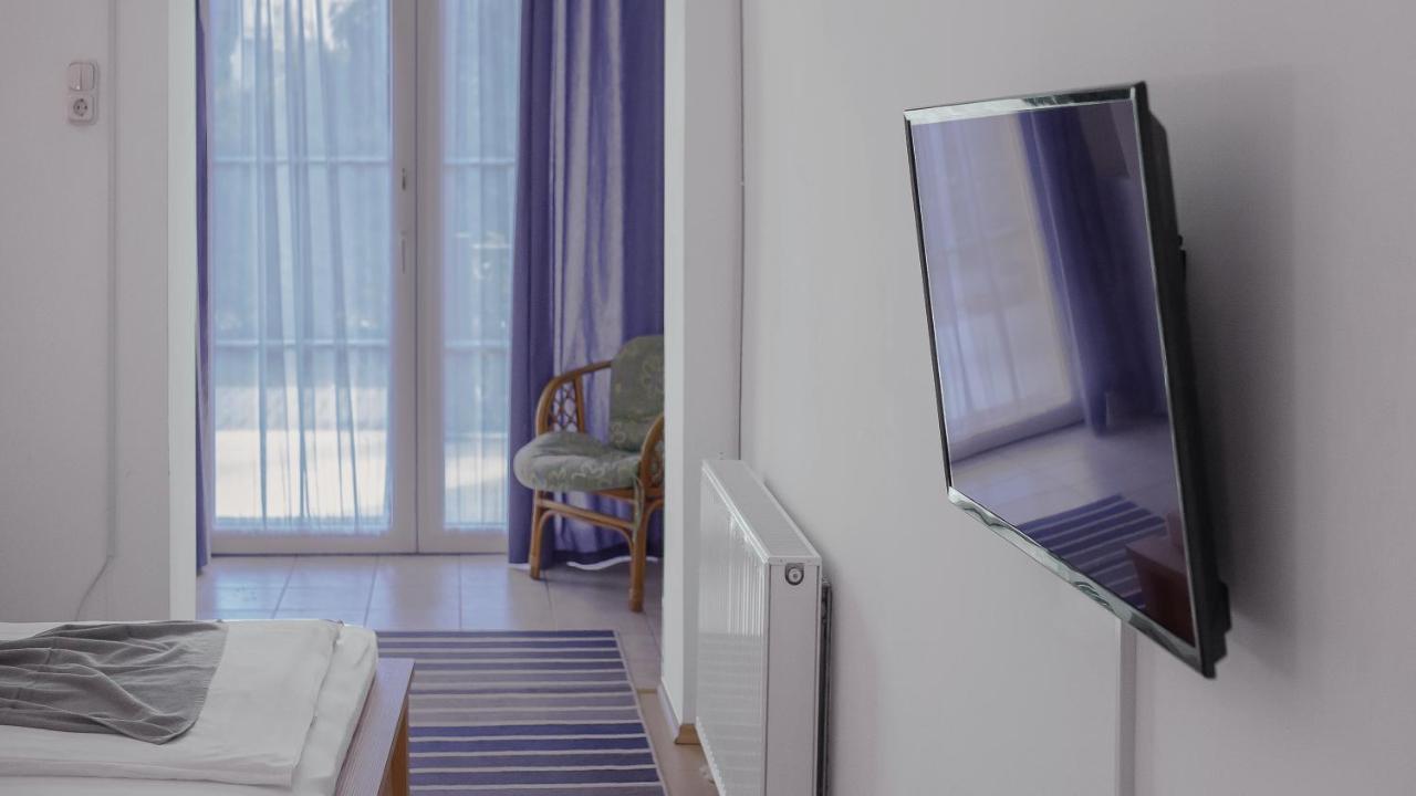 Hotel Platan Zamárdi Екстериор снимка