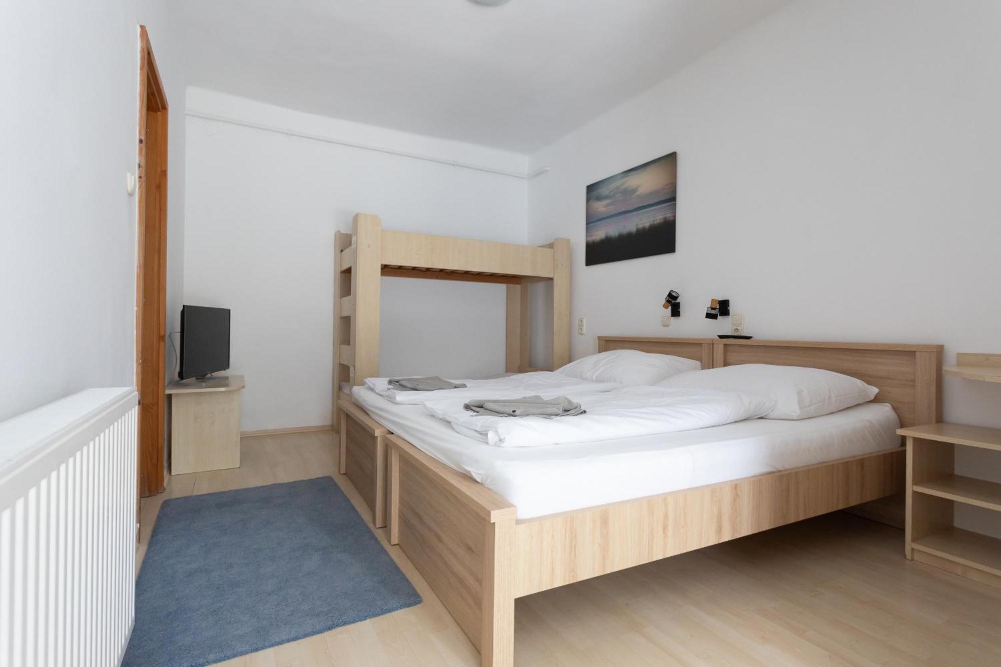 Hotel Platan Zamárdi Екстериор снимка