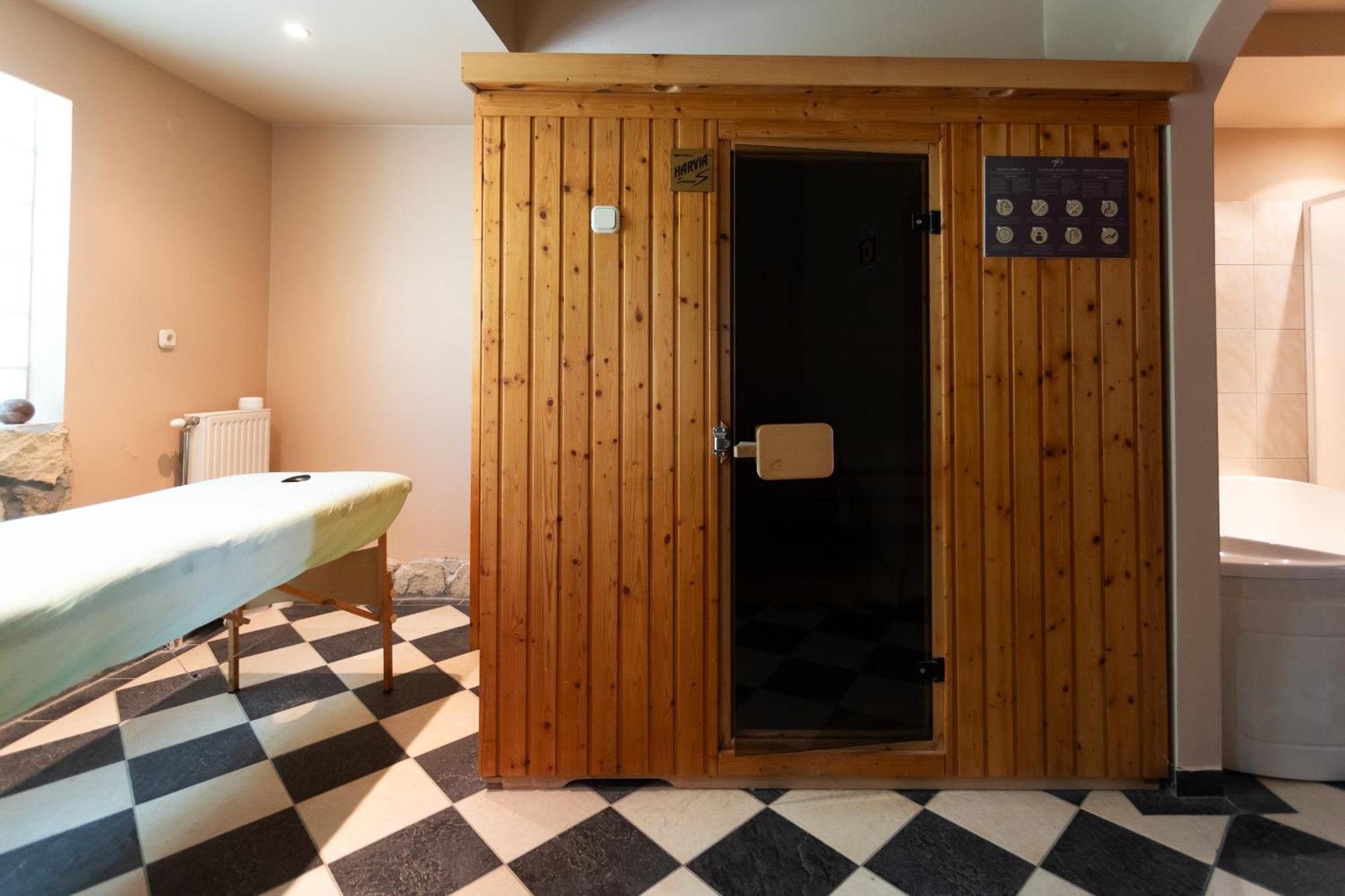 Hotel Platan Zamárdi Екстериор снимка