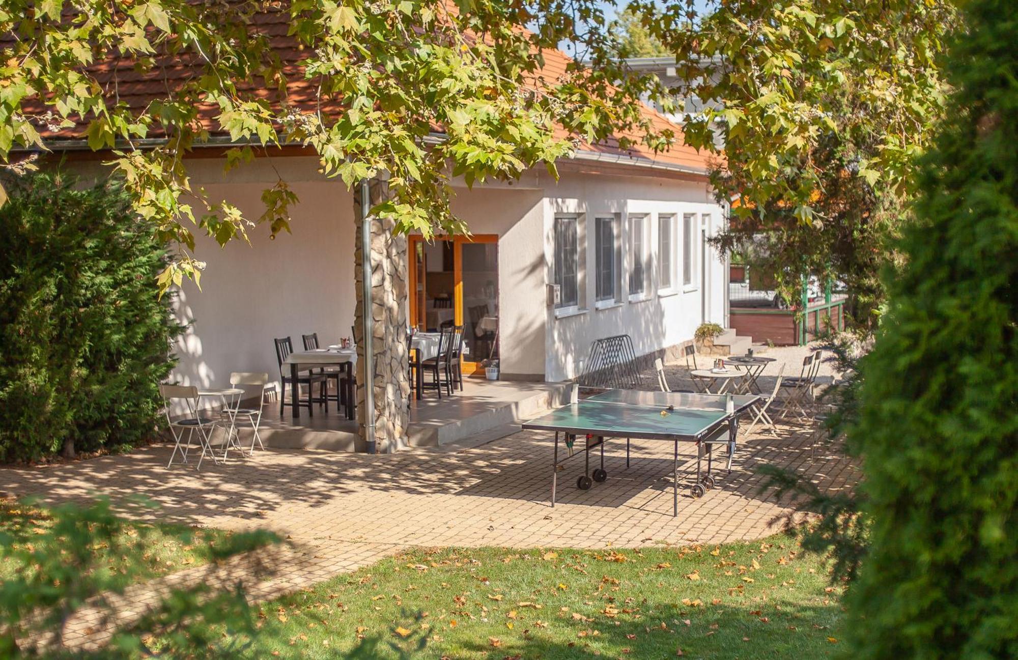 Hotel Platan Zamárdi Екстериор снимка