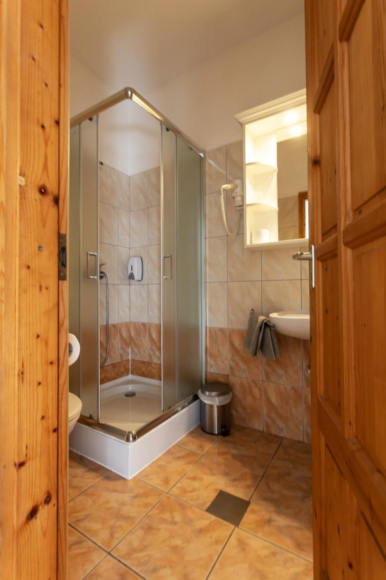 Hotel Platan Zamárdi Екстериор снимка