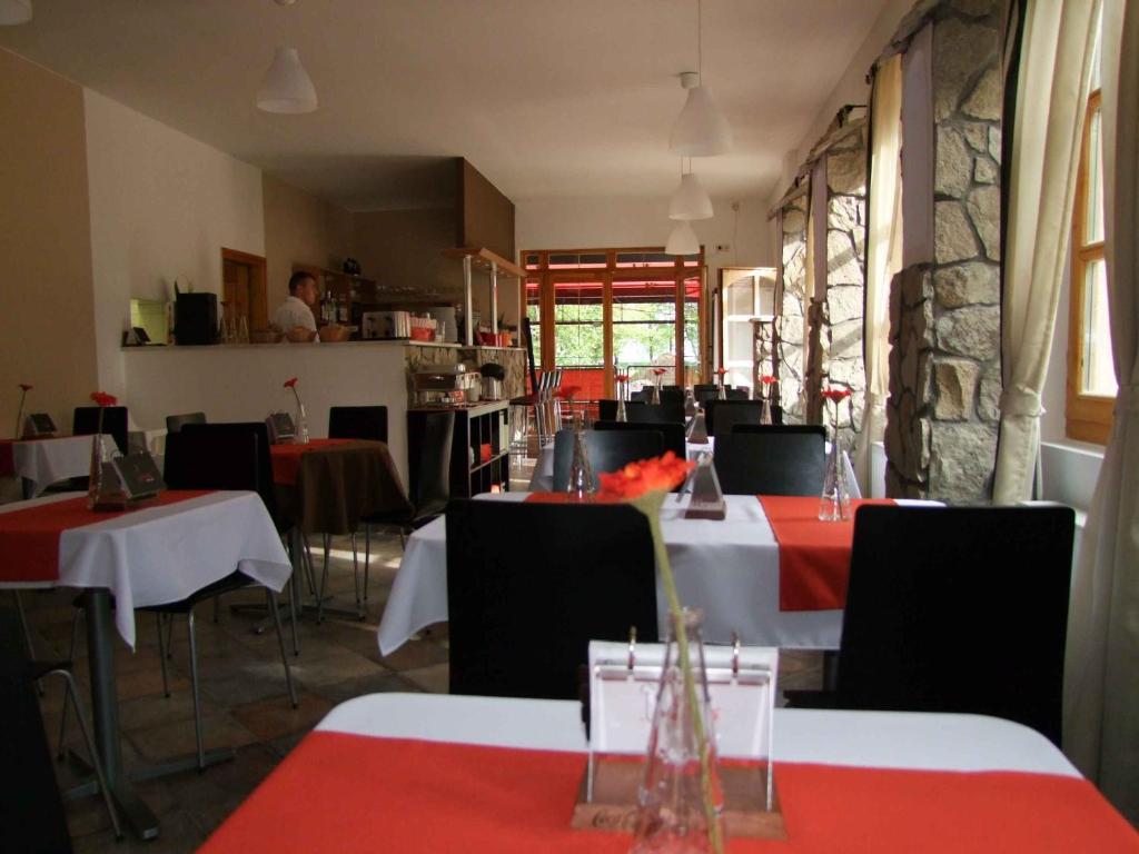 Hotel Platan Zamárdi Екстериор снимка