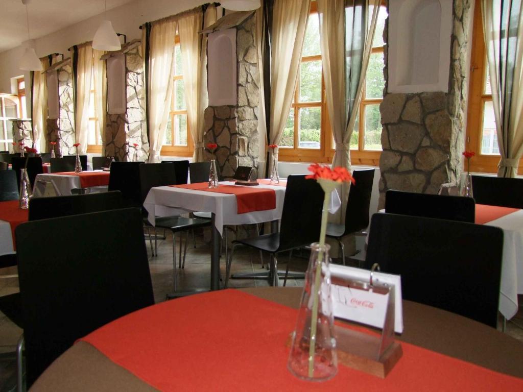 Hotel Platan Zamárdi Екстериор снимка