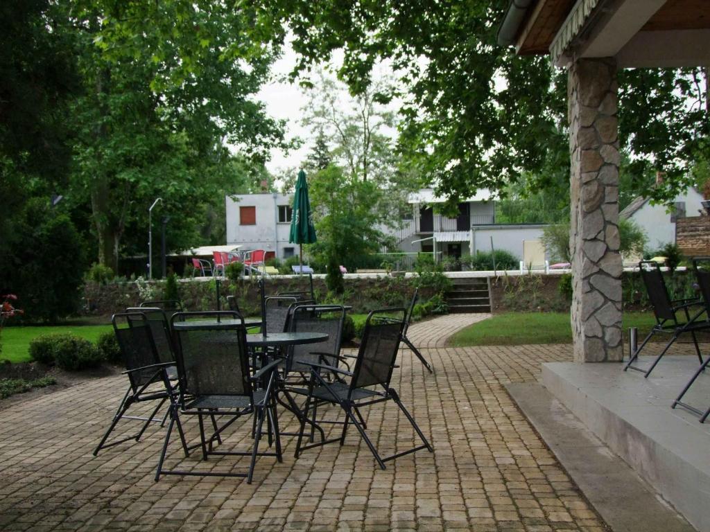 Hotel Platan Zamárdi Екстериор снимка