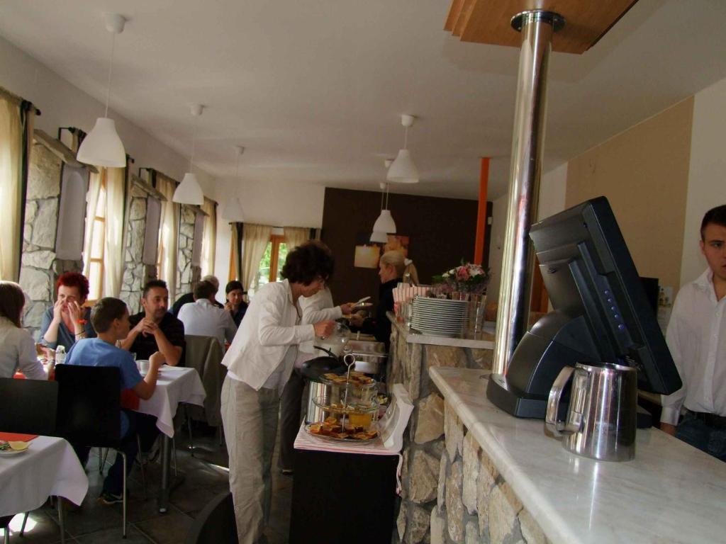 Hotel Platan Zamárdi Екстериор снимка