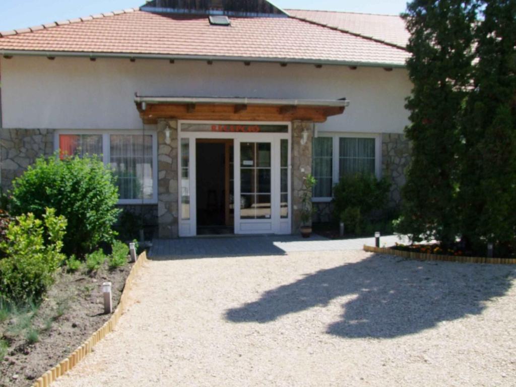 Hotel Platan Zamárdi Екстериор снимка