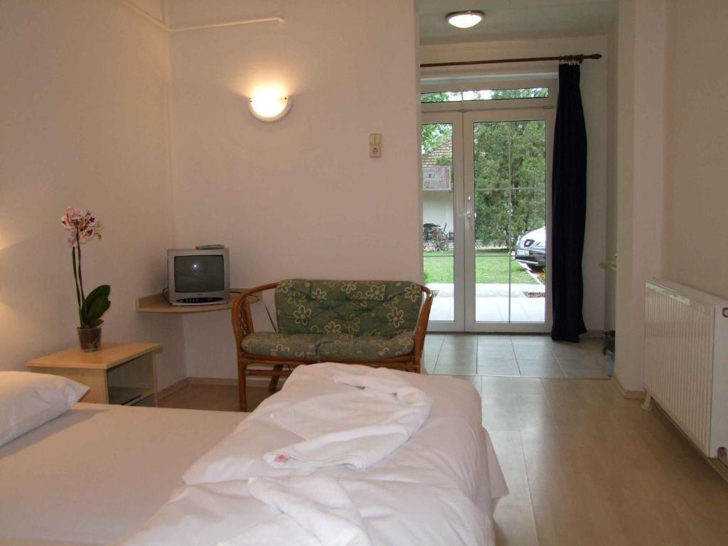 Hotel Platan Zamárdi Стая снимка